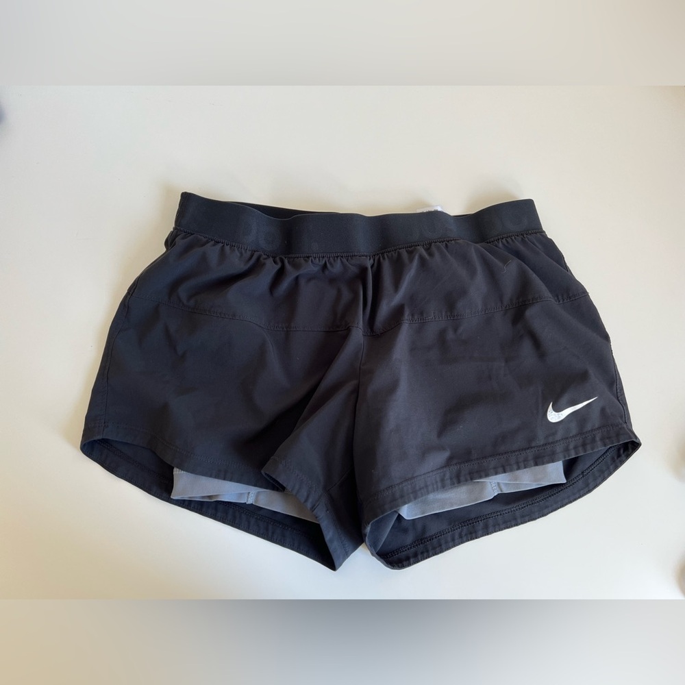 MEDIUM Nike women’s running shorts black lined dri fit athletic